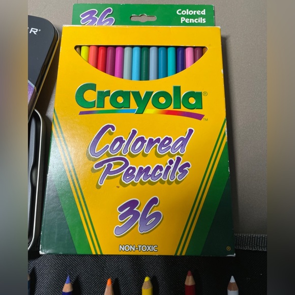 Prismacolor premier colored pencils 12 plus crayola 36 & wrap storage case - Picture 6 of 7